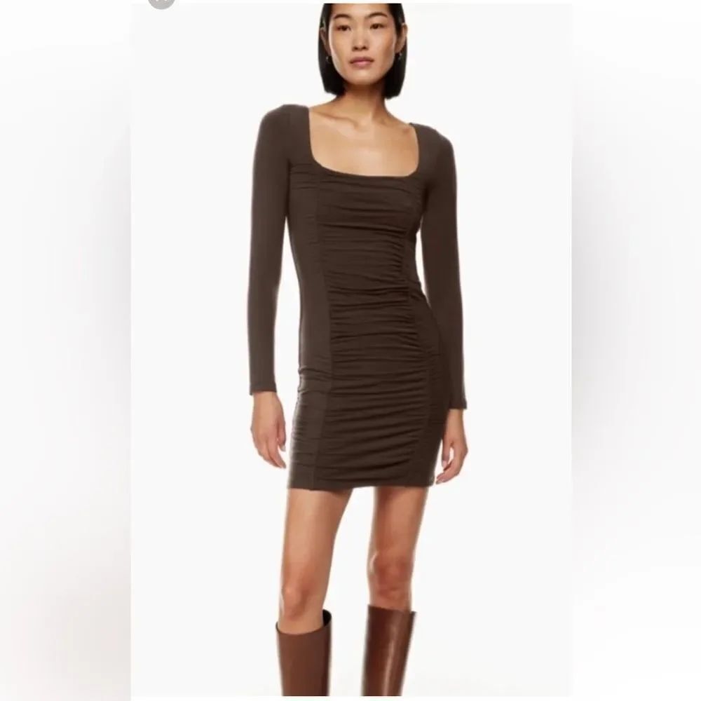 ARITZIA Wilfred Lydia Dress Size: S
Color called Rich Chestnut'